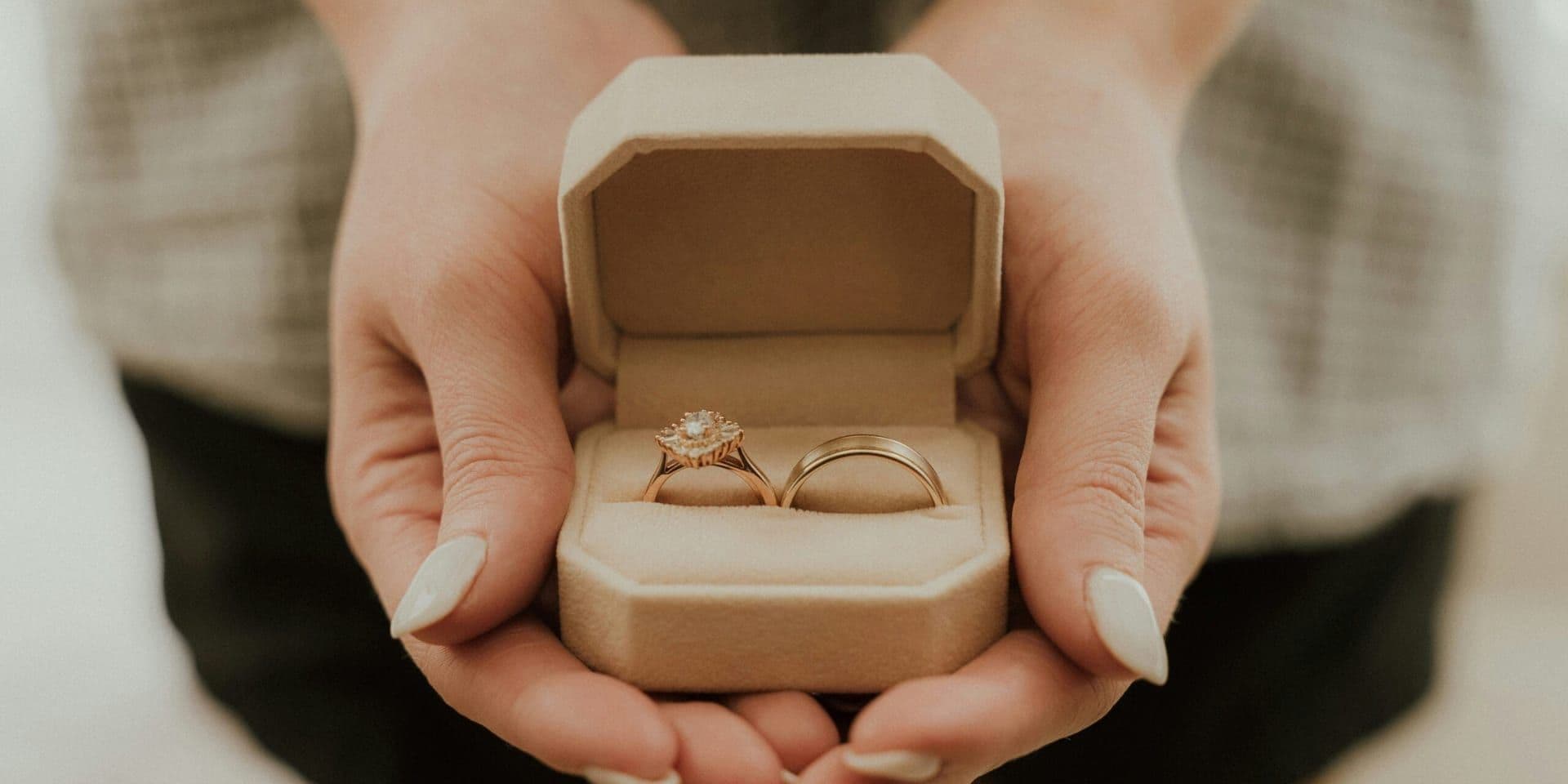 Celebrity Engagement Revives Vintage Ring Trend in Fashion Circles