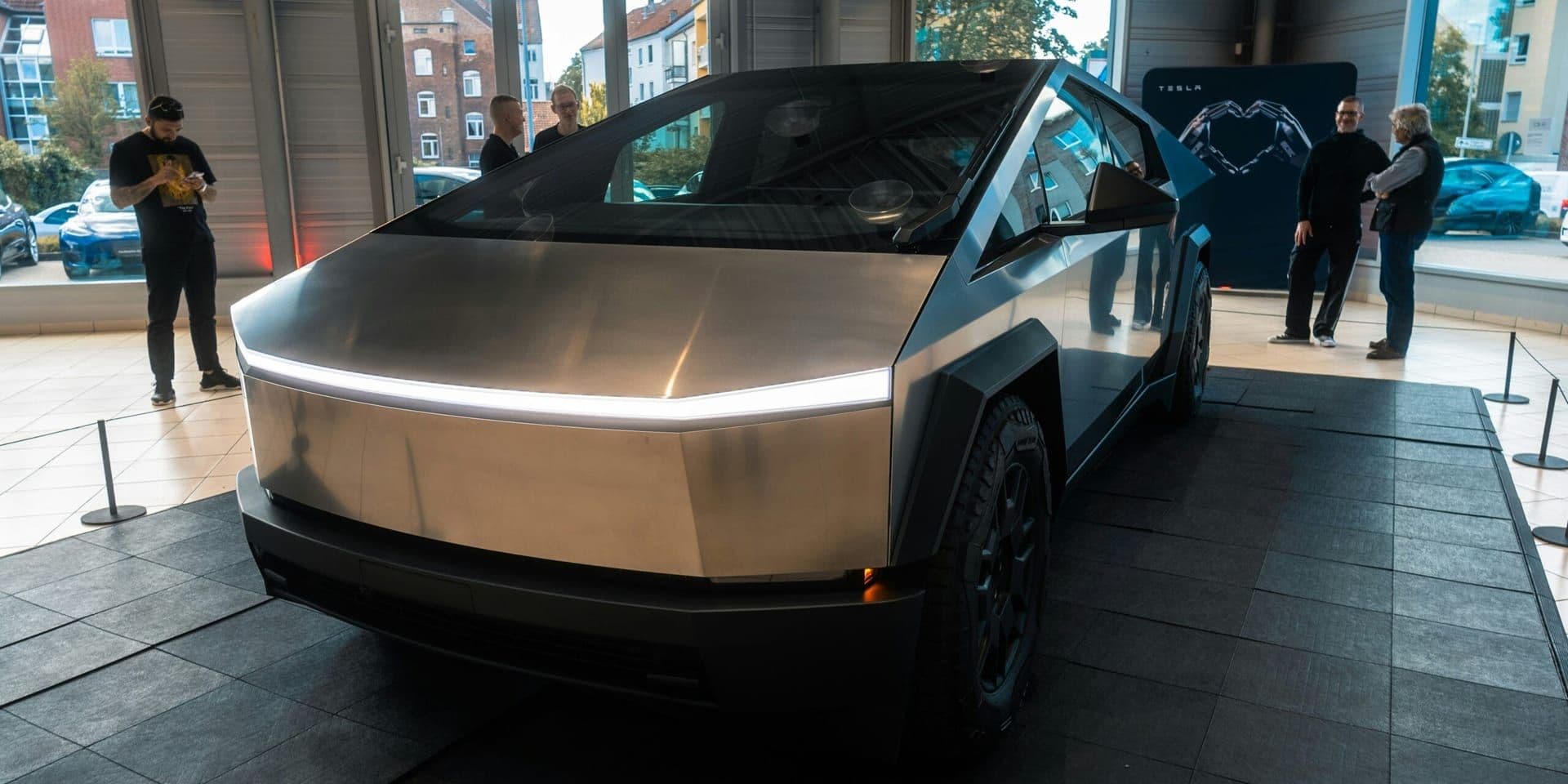 Tesla’s New AI-Driven Vehicle Features Unveiled at 2025 Tech Expo