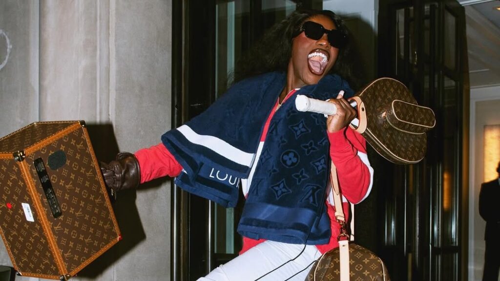 Doechii stuns in louis vuitton while honoring andré leon talley
