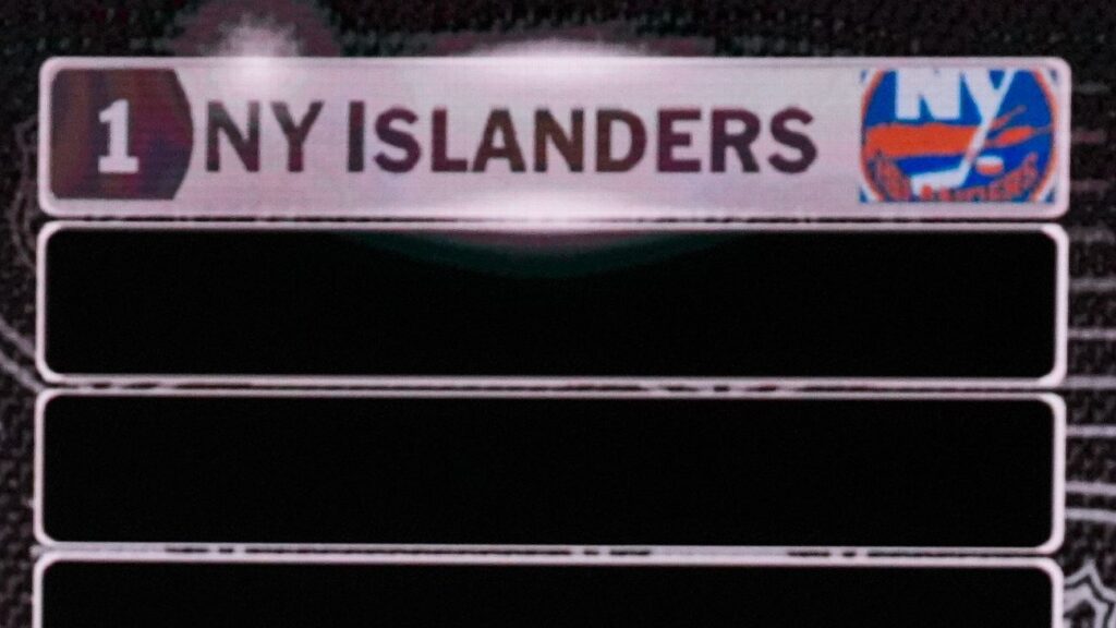 Islanders celebrate first lottery win since 2009